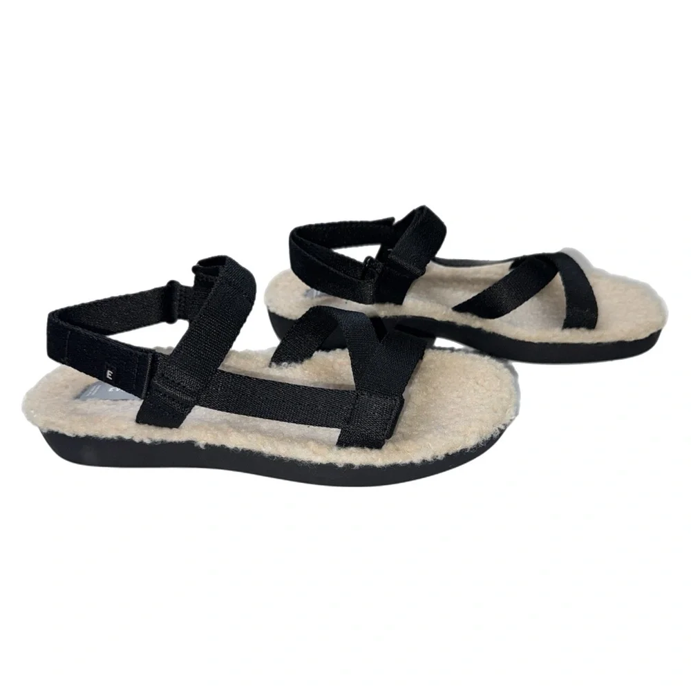 Everlane - Faux Fur Lined Sport Sandals - Black Straps‎ - Size 8 - Picture 5 of 11